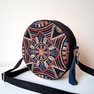 Körtáska, kis táska, válltáska, geometrikus mintás gobelin szövetből makramé vállpánttal - Meska.hu