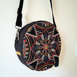 Körtáska, kis táska, válltáska, geometrikus mintás gobelin szövetből makramé vállpánttal - táska & tok - kézitáska & válltáska - válltáska - Meska.hu