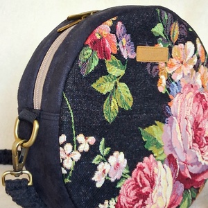 Fekete, rózsamintás körtáska, válltáska, valódi gobelin szövetből makramé vagy műbőr vállpánttal - Meska.hu