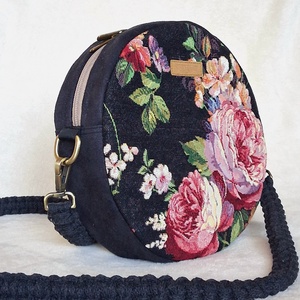 Fekete, rózsamintás körtáska, válltáska, valódi gobelin szövetből makramé vagy műbőr vállpánttal - táska & tok - kézitáska & válltáska - válltáska - Meska.hu