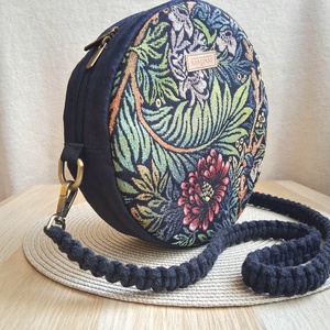 Indás, leveles mintás körtáska, válltáska, valódi gobelin szövetből makramé vagy műbőr vállpánttal - táska & tok - kézitáska & válltáska - válltáska - Meska.hu