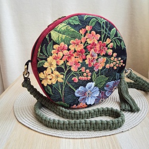 Virágos mező körtáska, válltáska, valódi gobelin szövetből makramé vagy műbőr vállpánttal, Táska & Tok, Kézitáska & válltáska, Válltáska, Csomózás, Varrás, MESKA
