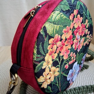 Virágos mező körtáska, válltáska, valódi gobelin szövetből makramé vagy műbőr vállpánttal - táska & tok - kézitáska & válltáska - válltáska - Meska.hu