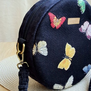 Pillangókkörtáska, válltáska, valódi gobelin szövetből, makramé vagy műbőr vállpánttal - táska & tok - kézitáska & válltáska - válltáska - Meska.hu