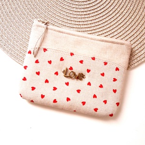 Szivecskés neszesszer, tok LOVE felirattal - táska & tok - neszesszer - Meska.hu