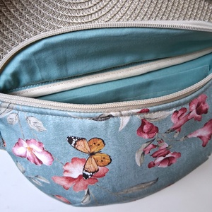 Pillangós, virágos, halvány türkizkék Övtáska, Kistáska, Crossbody - táska & tok - övtáska - Meska.hu