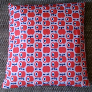 Vidám alma mintás párnahuzat - piros 40 x 40 cm - otthon & életmód - lakástextil - párna & párnahuzat - Meska.hu