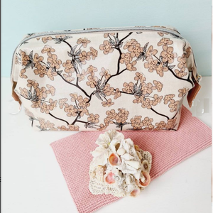  Kozmetikai táska - fém merevítővel -  Cherry blossom, Táska & Tok, Neszesszer, Varrás, Meska