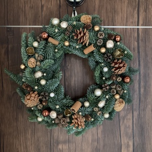 Élő Nobilis fenyő alapú ajtódísz - Meska.hu