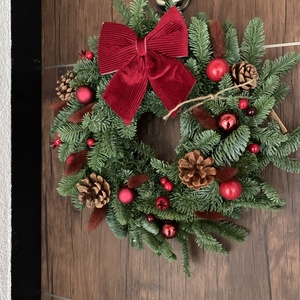 Élő Nobilis fenyő alapú ajtódísz - karácsony - karácsonyi kültéri dekoráció - Meska.hu