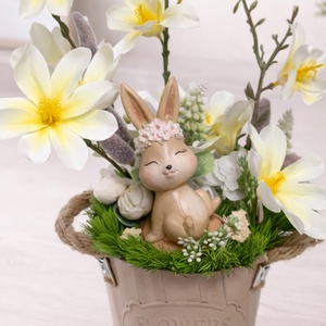 Tavaszi asztaldíszek fém kaspóban - otthon & életmód - virágdekoráció - virágdíszek - virágdísz kaspóban - Meska.hu