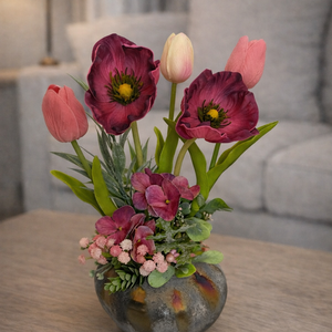 Tavaszi asztaldísz festett üveg kaspóban - Meska.hu