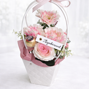 Anyák napi box bonbonnal - otthon & életmód - virágdekoráció - virágok - virágbox - Meska.hu