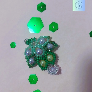 Leaf medál, Ékszer, Nyaklánc, Gyöngyös nyaklánc, Gyöngyfűzés, gyöngyhímzés, MESKA