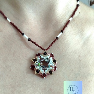 Bernadett nyaklánc, Ékszer, Nyaklánc, Gyöngyös nyaklánc, Gyöngyfűzés, gyöngyhímzés, MESKA