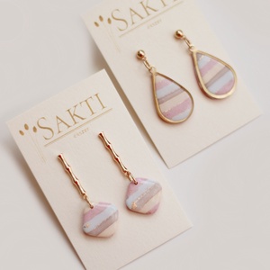 Színes csíkos fülbevaló, függő fülbevaló, fülbevaló - ékszer - fülbevaló - lógó fülbevaló - Meska.hu