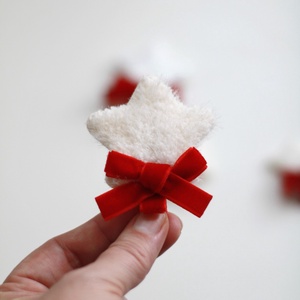 Szörmés csillag piros masnival hajcsat, hajcsat, Ruha & Divat, Hajdísz & Hajcsat, Hajcsat & Hajtű, Varrás, MESKA