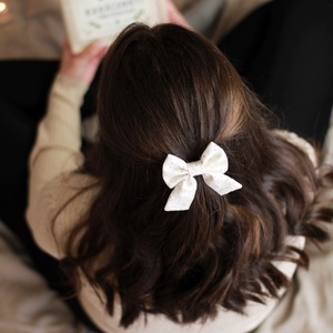 Natúr kollekciós fenyőág hajgumi, hajdísz, hajbavaló - Meska.hu