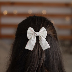 Natúr kollekciós fenyőág hajgumi, hajdísz, hajbavaló - ruha & divat - hajdísz & hajcsat - hajgumi - Meska.hu