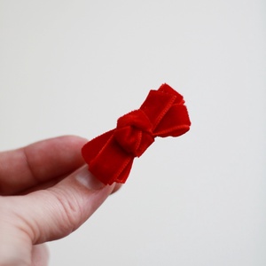 Piros bársony szalagos hajcsat, gyerek hajcsat, hajcsat, Ruha & Divat, Hajdísz & Hajcsat, Hajcsat & Hajtű, , MESKA