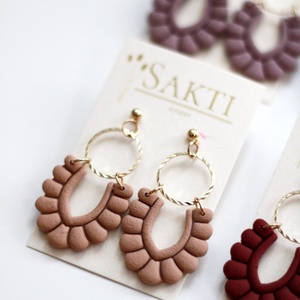 Dapp függő fülbevaló karikával  - ékszer - fülbevaló - lógó fülbevaló - Meska.hu