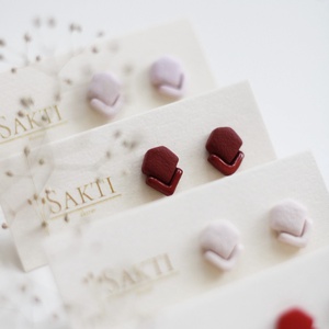 Bordó elegáns gomb fülbevaló, gomb fülbevaló - ékszer - fülbevaló - pötty fülbevaló - Meska.hu