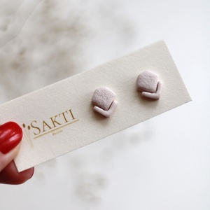 Tört fehér elegáns gomb fülbevaló, gomb fülbevaló - ékszer - fülbevaló - pötty fülbevaló - Meska.hu