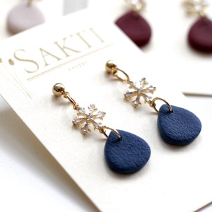 Kék, hópihés fülbevaló, függő fülbevaló - ékszer - fülbevaló - lógó fülbevaló - Meska.hu