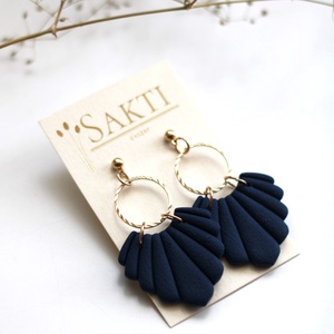 Sötétkék függő fülbevaló karikával, Ékszer, Fülbevaló, Lógó fülbevaló, Ékszerkészítés, MESKA