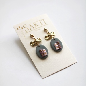 Könyves függő fülbevaló masnival - ékszer - fülbevaló - lógó fülbevaló - Meska.hu