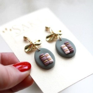 Könyves függő fülbevaló masnival - ékszer - fülbevaló - lógó fülbevaló - Meska.hu