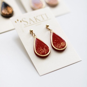 Piros-arany függő fülbevaló - Meska.hu