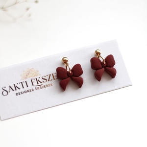 Pici bordó masni fülbevaló, Ékszer, Fülbevaló, Pötty fülbevaló, Ékszerkészítés, Gyurma, MESKA