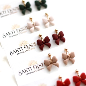 Pici bordó masni fülbevaló - ékszer - fülbevaló - pötty fülbevaló - Meska.hu