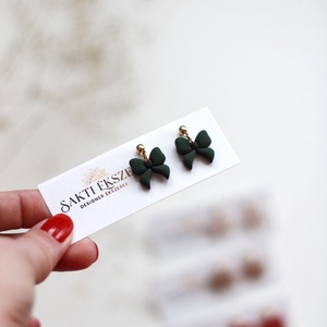 Pici sötétzöld masni fülbevaló - ékszer - fülbevaló - pötty fülbevaló - Meska.hu
