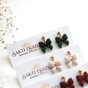 Pici sötétzöld masni fülbevaló - ékszer - fülbevaló - pötty fülbevaló - Meska.hu