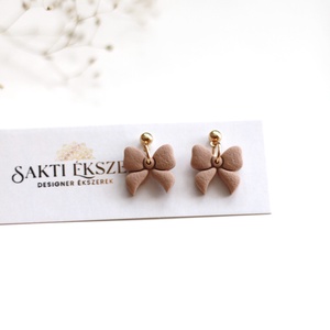 Pici drapp masni fülbevaló - Meska.hu