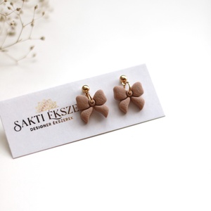 Pici drapp masni fülbevaló - ékszer - fülbevaló - pötty fülbevaló - Meska.hu