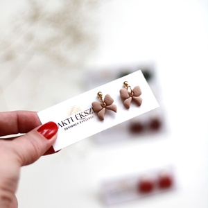 Pici drapp masni fülbevaló - ékszer - fülbevaló - pötty fülbevaló - Meska.hu