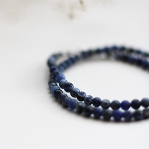 Szodalit nyaklánc 4mm-es, ásványékszer - ékszer - nyaklánc - gyöngyös nyaklánc - Meska.hu