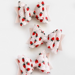 Apró epres hajcsat - Meska.hu