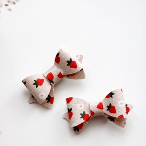 Apró epres mini hajcsat - ruha & divat - hajdísz & hajcsat - hajcsat & hajtű - Meska.hu