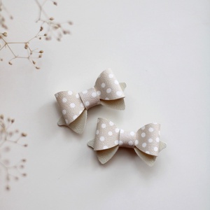 Bézs pöttyös mini hajcsat - Meska.hu