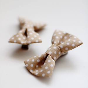 Barna pöttyös hajcsat  - ruha & divat - hajdísz & hajcsat - hajcsat & hajtű - Meska.hu