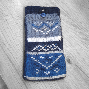 Sötétkék-szürke-fehér kötött, hímzett telefontok, Táska & Tok, Pénztárca & Más tok, Telefontok, Kötés, Hímzés, MESKA