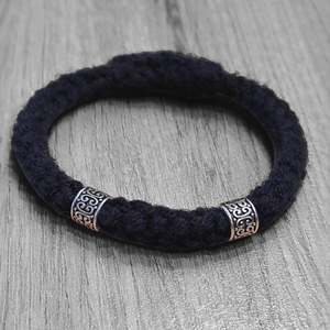 Fekete horgolt karkötő  fém gyöngyökkel - ékszer - karkötő - gyöngyös karkötő - Meska.hu