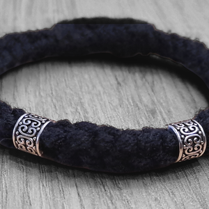 Fekete horgolt karkötő  fém gyöngyökkel, Ékszer, Karkötő, Gyöngyös karkötő, Horgolás, Gyöngyfűzés, gyöngyhímzés, MESKA