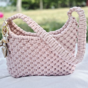 Rózsaszín makramé hobo bag/kistáska/válltáska, kagylós táskadísszel - táska & tok - kézitáska & válltáska - válltáska - Meska.hu