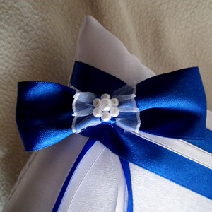 Gyönyörű masnis, gyöngyös fehér királykék gyűrűpárna - új  - esküvő - kiegészítők - gyűrűtartó & gyűrűpárna - Meska.hu