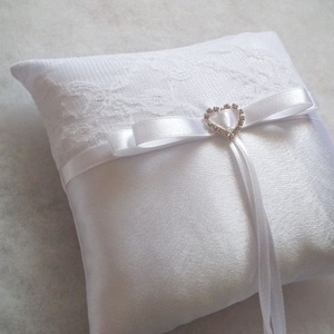 Strassz szíves hófehér romantika gyűrűpárna - esküvő - kiegészítők - gyűrűtartó & gyűrűpárna - Meska.hu